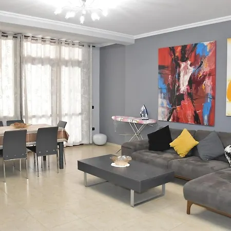 아파트 Spacious Family In The Centre Of