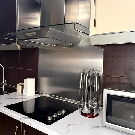 아파트 Spacious Family In The Centre Of 티라나