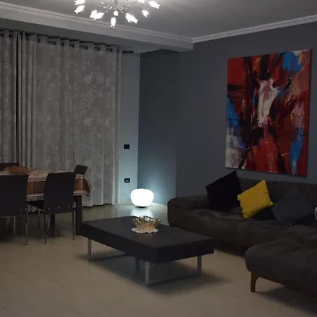 Spacious Family In The Centre Of * 티라나