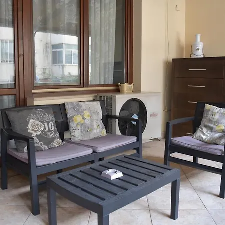 Spacious Family In The Centre Of 公寓 地拉那