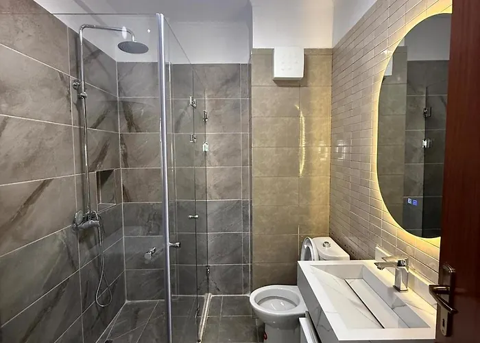 Spacious Family In The Centre Of * 地拉那