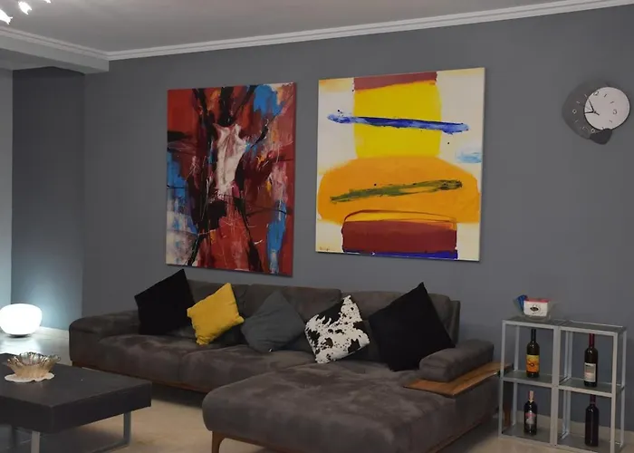 Spacious Family In The Centre Of 地拉那