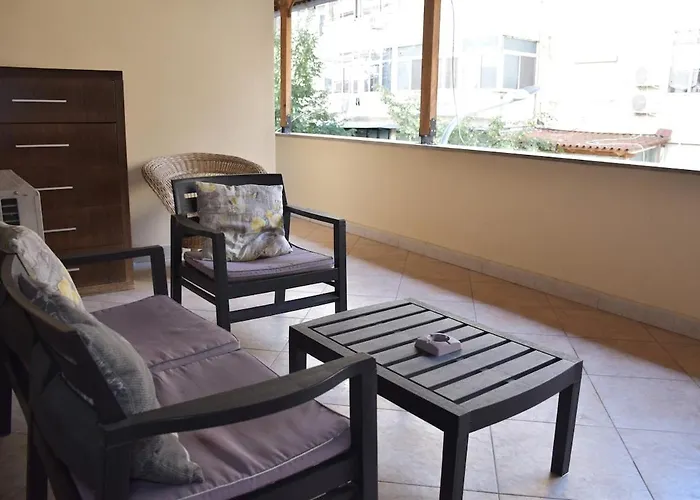 Spacious Family In The Centre Of 地拉那