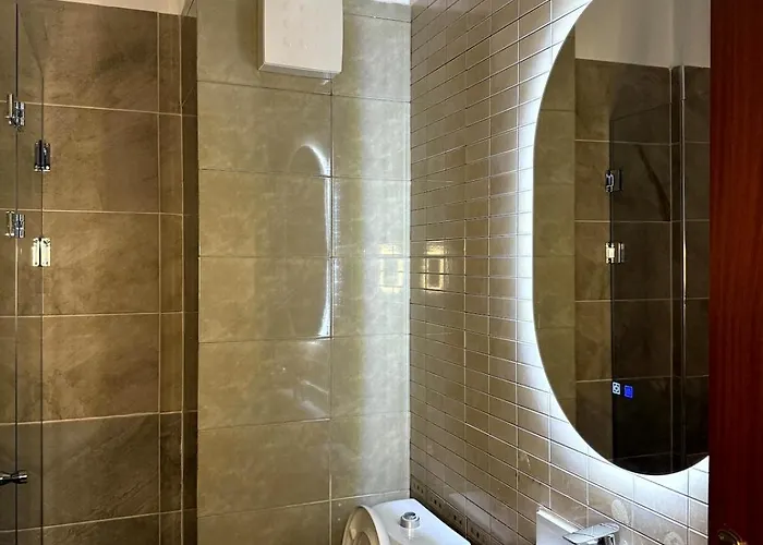 Spacious Family In The Centre Of *